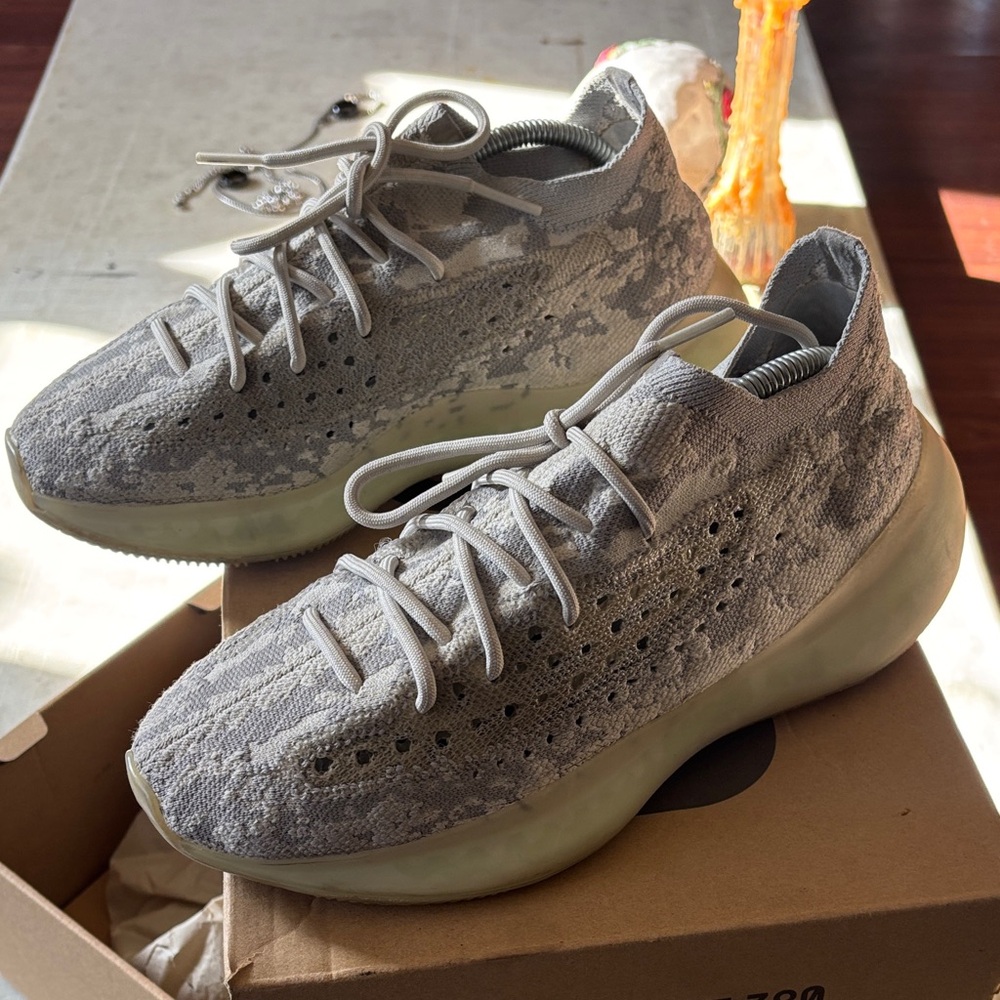 Yeezy Boost 380 Men’s Grey Knit Sneakers - Picture 3 of 6